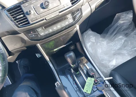 2017 Honda Accord Sport z USA, uszkodzony, nr VIN 1HGCR2F51HA082815